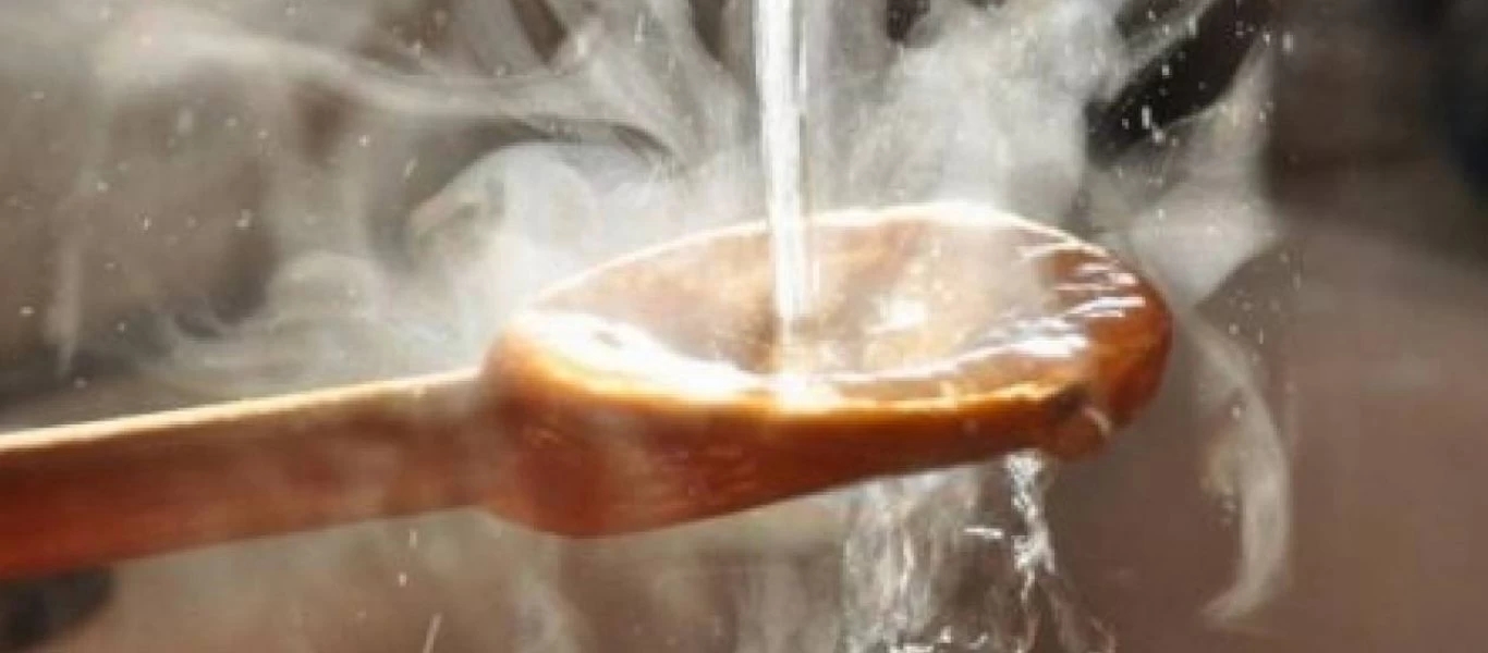 Τα 7+1 οφέλη από την κατανάλωση ζεστού νερού